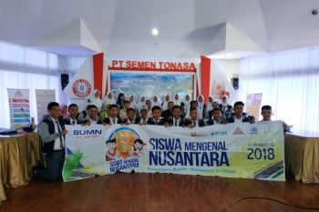 BUMN Hadir - Peserta SMN Sumbar kunjungi pabrik Semen Tonasa