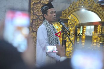 Masyarakat Palembang antusias dengarkan ceramah UAS