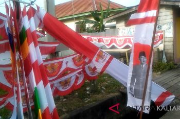 Optimistis pedagang pernak pernik 17an