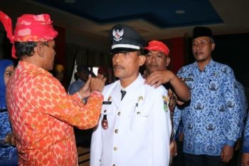Hidayat lantik pejabat, Sahdin jadi Lurah Lolu Selatan