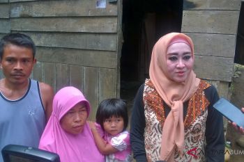 Lisda Hendrajoni : Masyarakat harus bangga gunakan produk lokal