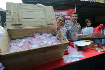 Polisi Surabaya Selidiki Peredaran Uang Palsu