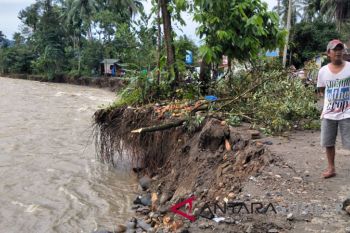Banjir bandang landa Padang Pariaman, 30 warga dievakuasi (video)