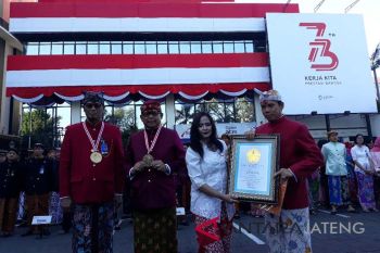 Bentangan kain merah putih Bank Jateng masuk rekor Muri