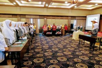 Ratusan bidan di Sulteng ucapkan sumpah profesi