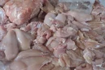 Pasokan lancar, harga daging ayam merosot