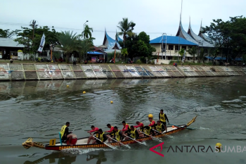40 tim dari tujuh negara ikut kejuaraan internasional perahu naga di Padang