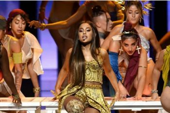 Manajemen Ariana Grande puas hasil rancangan busana desainer Diana Putri