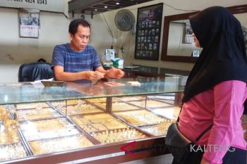 Harga emas di Buntok alami penurunan