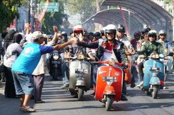 Ganjar-Atikoh berboncengan Vespa buka pesta rakyat pemalang