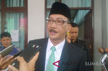 Bupati Hendrajoni serahkan bantuan sepeda motor