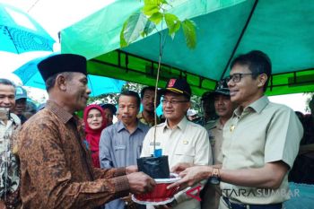Gubernur minta bibit asal Balitbangtan ditanam di lahan miring