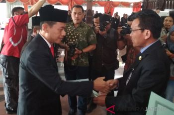 Musthofa lantik pejabat pada akhir masa jabatan