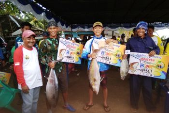 Komandan Batalyon 468 Paskhas Biak juara lomba mancing modern