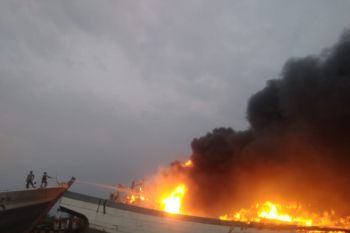 Lima kapal diperkirakan terbakar di Pati