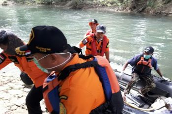 Basarnas temukan potongan tubuh korban terjatuh sungai Lambiku