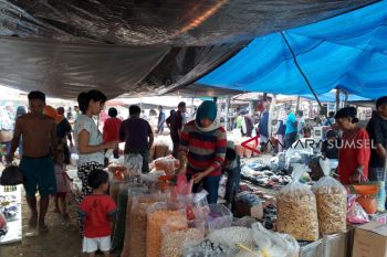 Jelang lebaran haji, omzet pedagang kue kering menurun