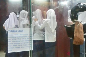 Rizal Ramli bilang saatnya karya WS Rendra diabadikan dalam museum