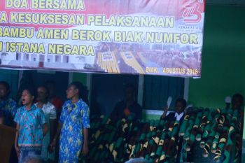 Ratusan seniman musik bambu Biak Numfor gelar doa bersama