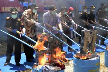 Bea Cukai Bandarlampung musnahkan barang ilegal