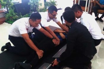 Pekerja KAI dilatih penanganan darurat pada penumpang