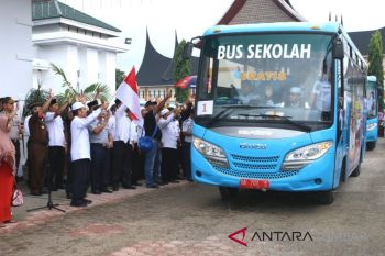 Kamis, calon jamaah haji Pasaman Barat menuju Mekkah