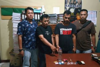 Sedang pesta sabu-sabu, dua pemuda ini diringkus polisi