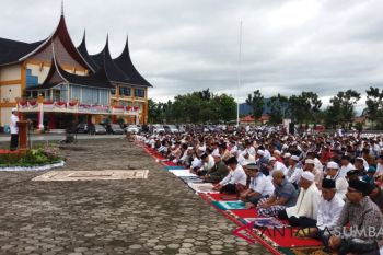 Bupati ajak masyarakat Pasaman Barat ambil hikmah Idul Adha