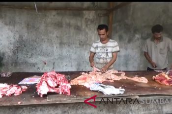 Pedagang daging di Pasaman Barat keluhkan daya beli masyarakat menurun