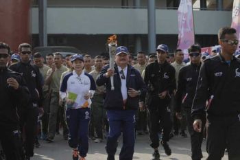 Gubernur Sumsel pembawa obor pertama (video)