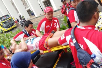 Asian Games - Hendro Yap ditandu akibat kelelahan