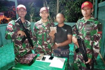 Satgas Yonif 501 Kostrad amankan dua warga pembawa ganja