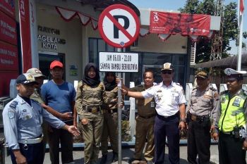 11 rambu larangan parkir dipasang di Jalan Urip Sumoharjo