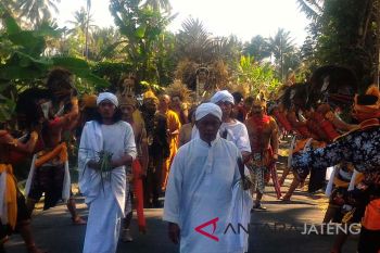 Narasi batu dan kaostis-estetis Komunitas Lima Gunung