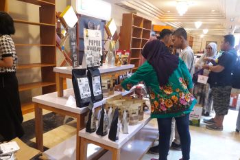 Debora berdayakan perempuan melalui kerajinan tangan