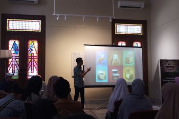 Angger "Dusdukduk" Berbagi Peluang Usaha Berbahan Kardus