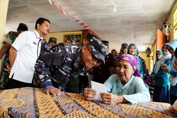 Lantamal Padang beri pelayanan kesehatan untuk masyarakat nelayan di Pesisir Selatan