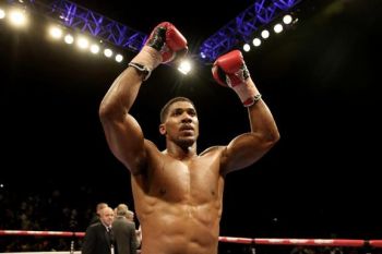 Joshua pertahankan sabuk juara kelas berat