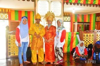 BUMN Hadir - Peserta SMN antusias gunakan pakaian adat Melayu