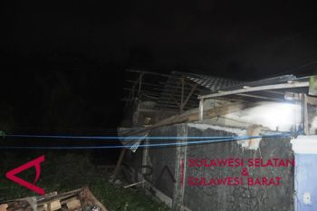 Dua rumah di Mamuju rusak akibat gempa