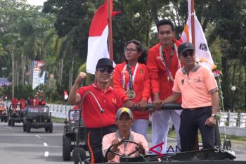 Enam Atlet Asian Games diarak keliling Padang