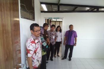 Danamon perbaiki ruang kelas SD di Semarang
