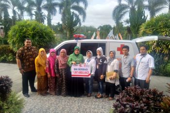 BNI serahkan ambulance dan sarana belajar untuk kampus Undhari