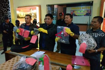 Pencuri walet bersenjata api ternyata lima orang, dua sudah ditangkap
