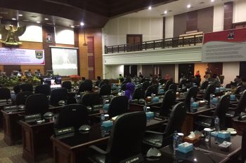 Banyak kursi kosong saat rapat paripurna pembahasan tata tertib DPRD Sumbar