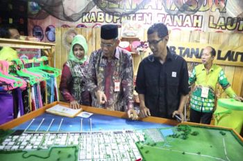 Tinjau stand tanah laut
