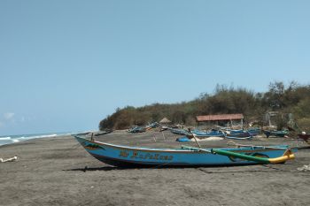 Gelombang tinggi, nelayan Bantul takut melaut
