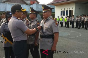 Ini pesan Kapolres Solok Selatan kepada empat pejabat struktur internal yang baru