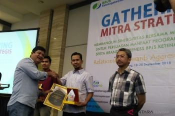 BPJS Ketenagakerjaan Sumbar-Riau berikan penghargaan perusahaan terbaik