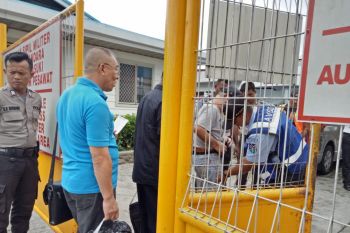 21 WNA pekerja ilegal diberangkatkan ke Nabire